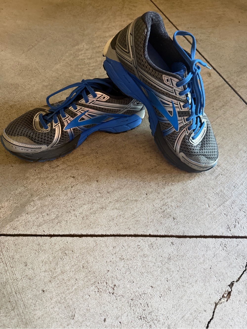 Brooks Men's Gray and Royal Blue Running Sneakers